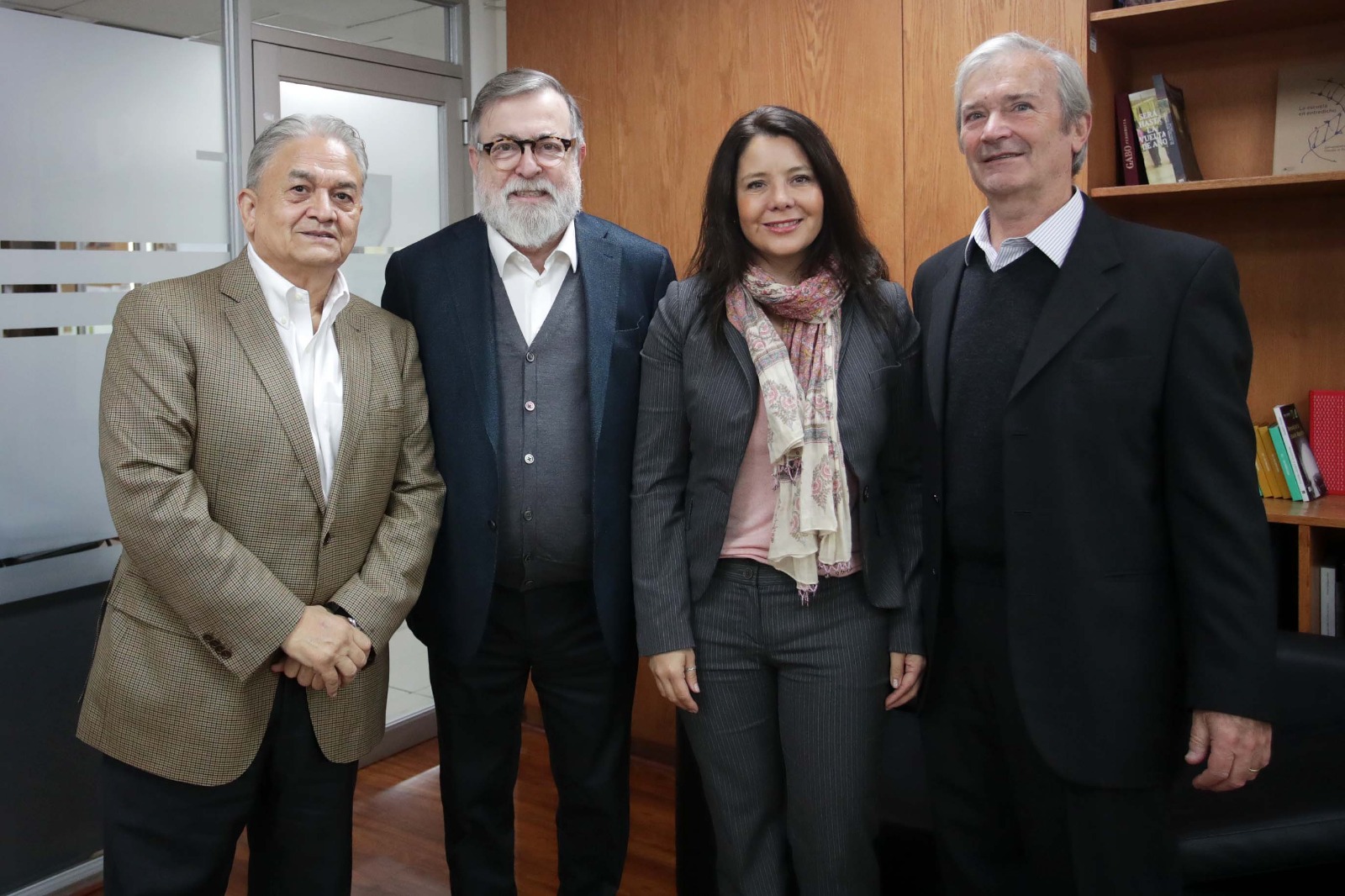 Representantes de la Cámara Chilena del Libro se reunieron con el ministro de las Culturas, las Artes y el Patrimonio